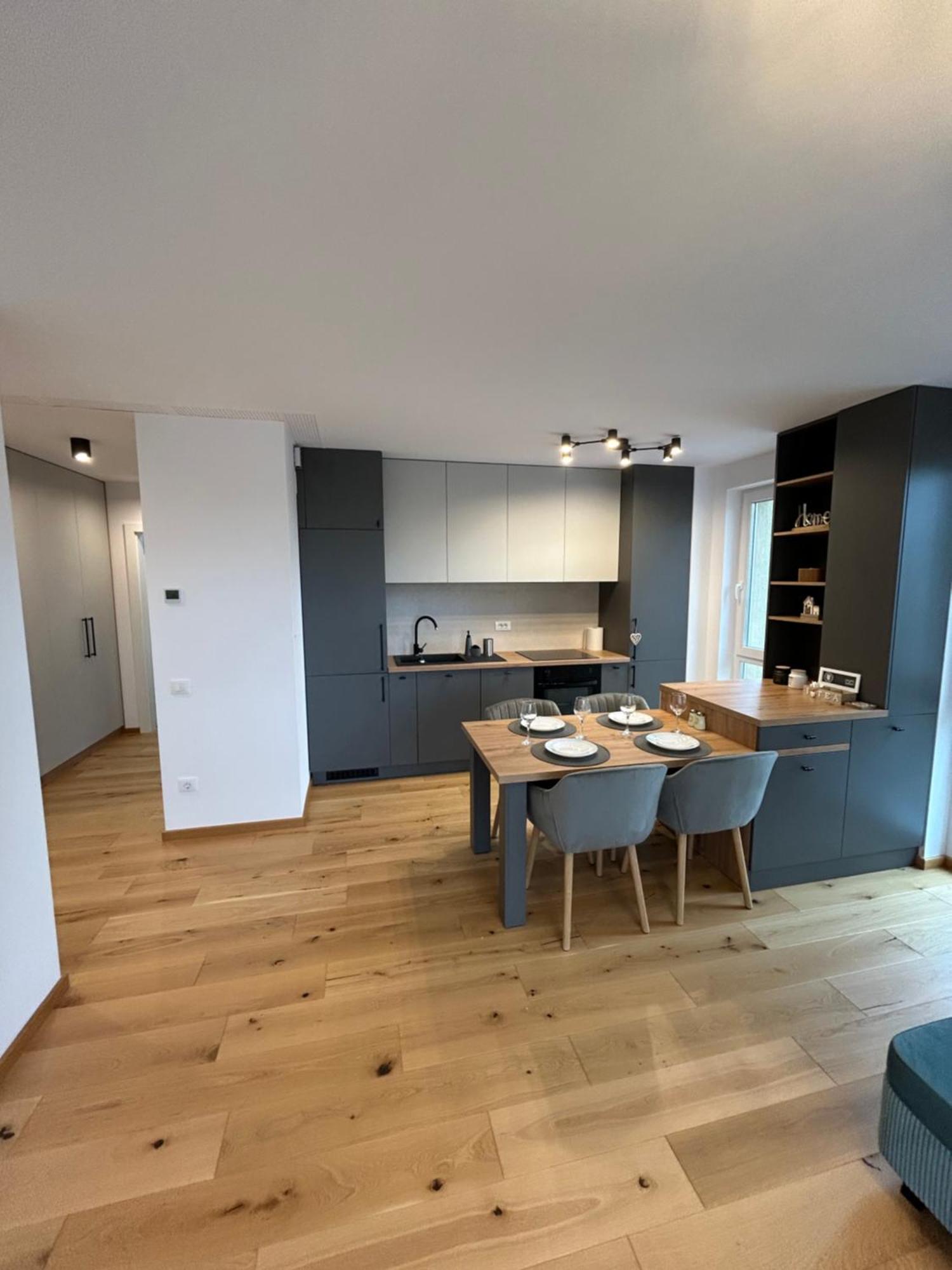 B-holiday Luxury Urban Plaza Apartment Brașov