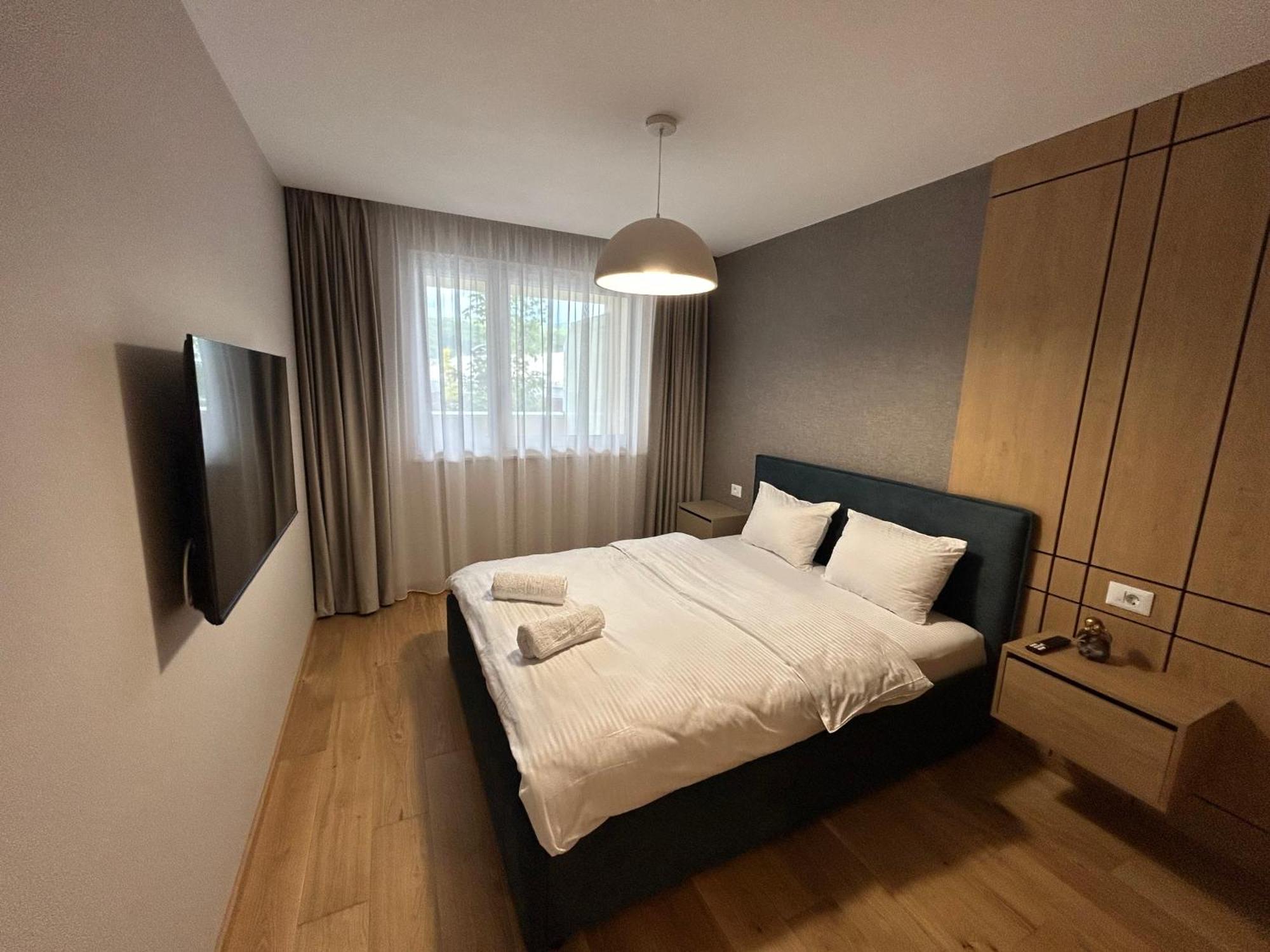 B-holiday Luxury Urban Plaza Apartment